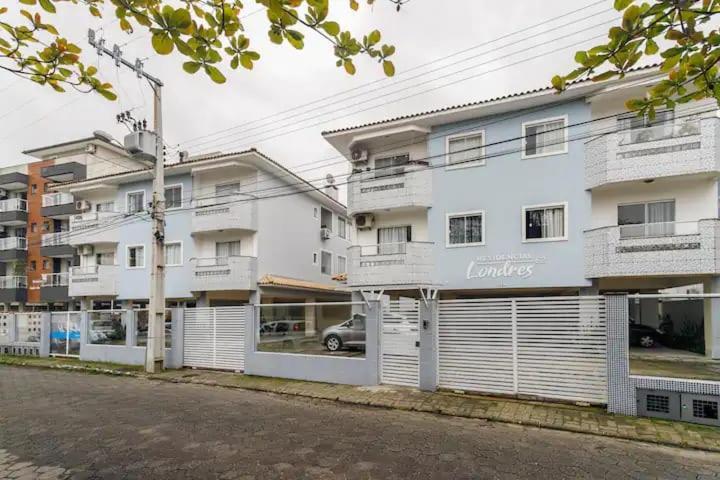 Self Check-In Wi-Fi , 2 Garagens, Home-Officce, Ar Quente E Frio Florianopolis Exterior photo